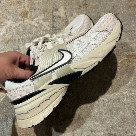 Nike V2K run sneakers - Picture 3 of 10